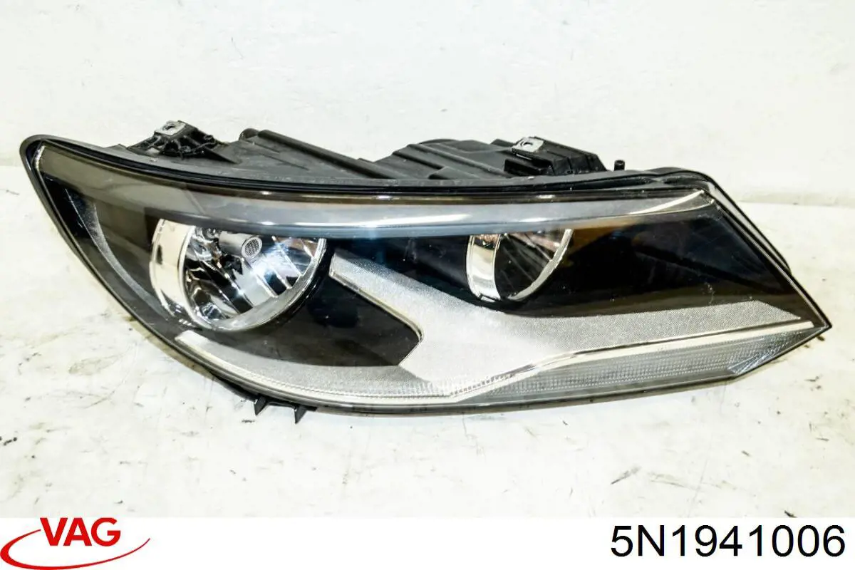 5N1941006 VAG Reflektor prawy