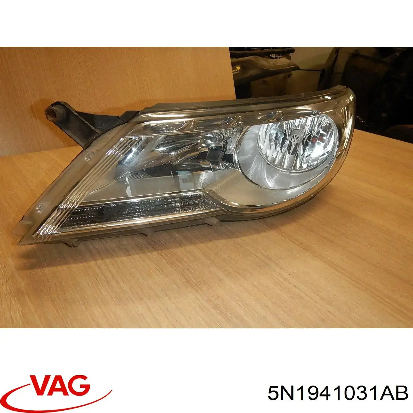 Do koszyka 5N1941031AB VAG Reflektor lewy
