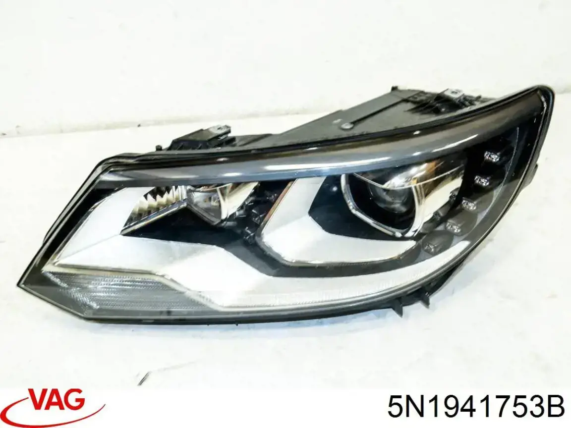 Reflektor lewy VAG 5N1941753B cena, od 1146,62 USD