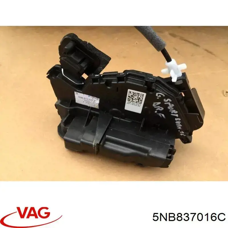 Zamek drzwi przednich prawych VAG 5NB837016C cena, od 44,33 USD