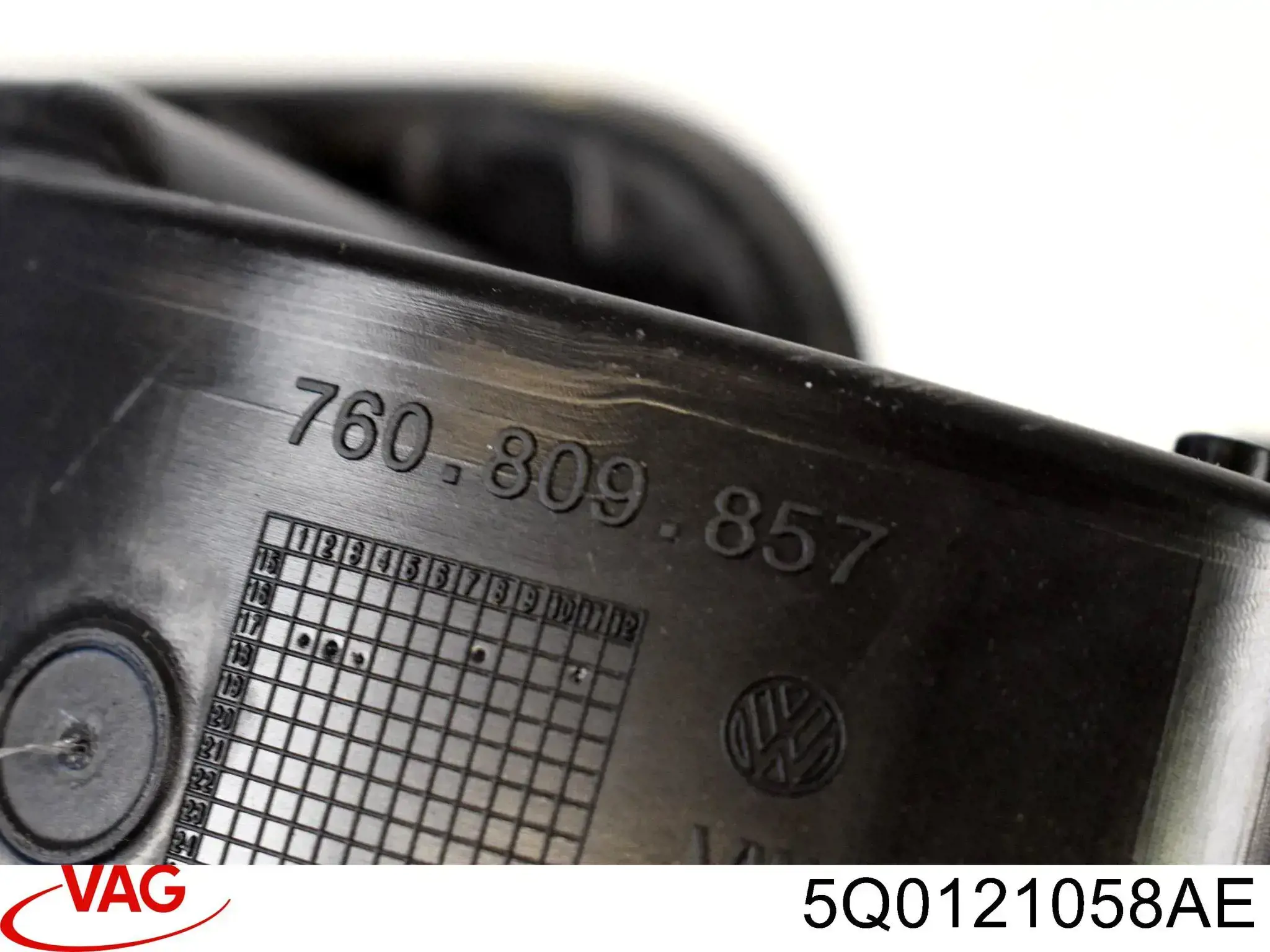 Przewód (króciec) układu chłodzenia 5Q0121058M VAG