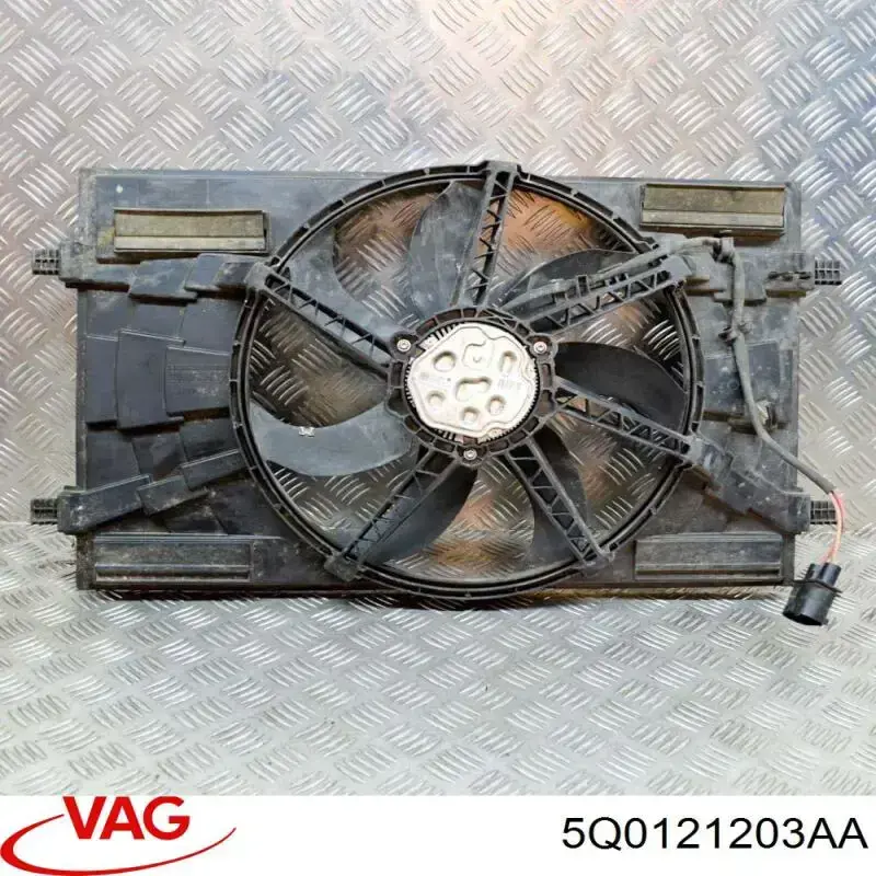 Dyfuzor chłodnicy, w komplecie z silnikiem i wirnikiem VAG 5Q0121203AA cena, od 226,78 USD