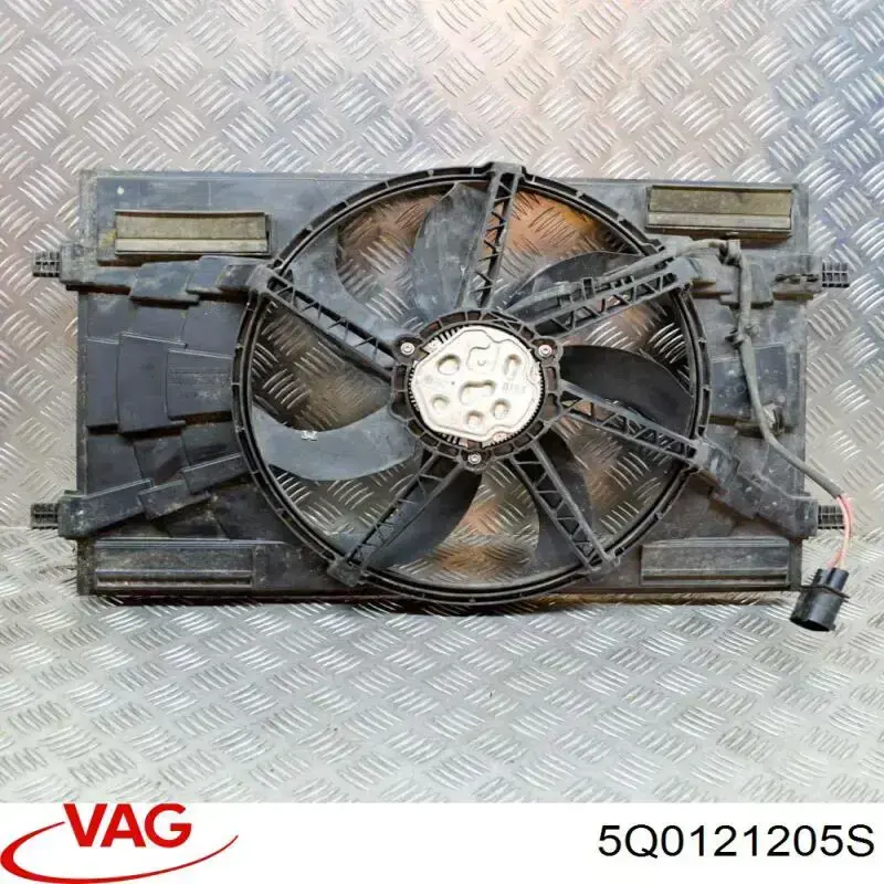 Dyfuzor chłodnicy VAG 5Q0121205S cena, od 74,40 USD