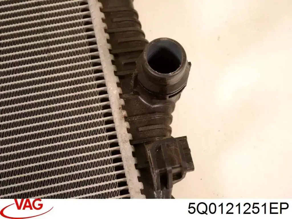 Chłodnica silnika VAG 5Q0121251EP
