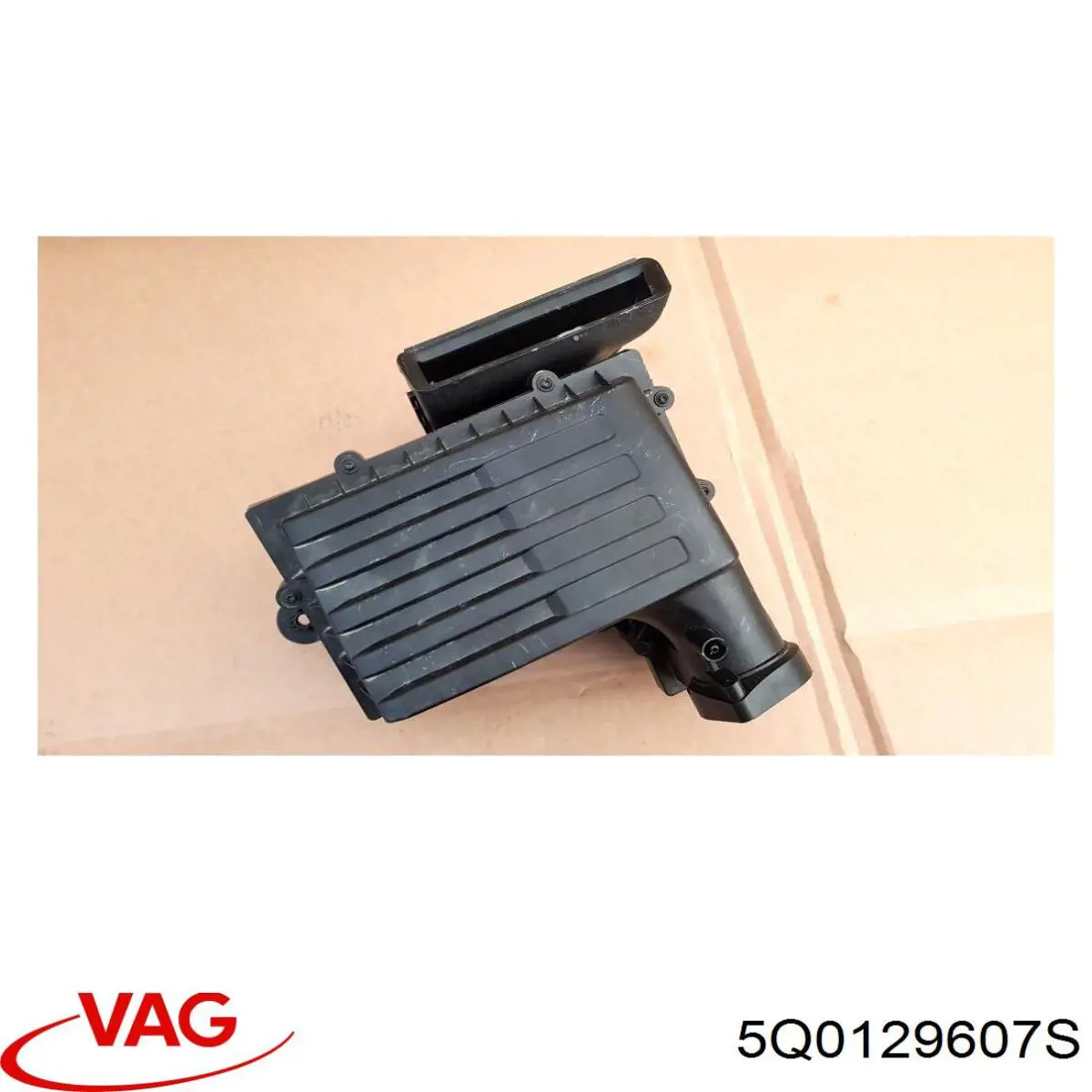 Do koszyka Obudowa filtra powietrza Volkswagen Golf VIII CD1, DA1