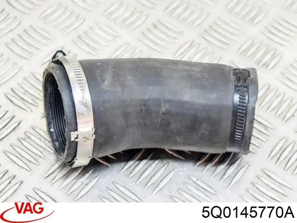Przewód (króciec) intercoolera VAG 5Q0145770A cena, od 189,86 USD