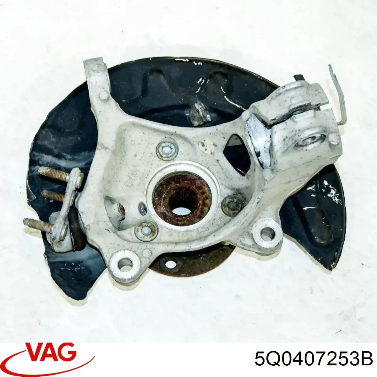 5Q0407253B VAG Czop (zwrotnica) przedni lewy