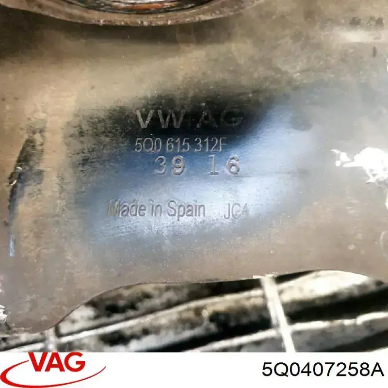 5Q0407258A VAG Czop (zwrotnica) przedni prawy
