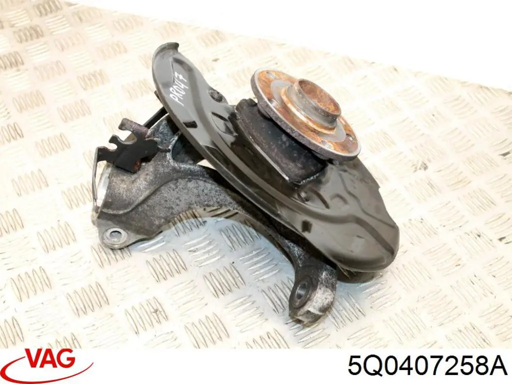 Do koszyka 5Q0407258A VAG Czop (zwrotnica) przedni prawy