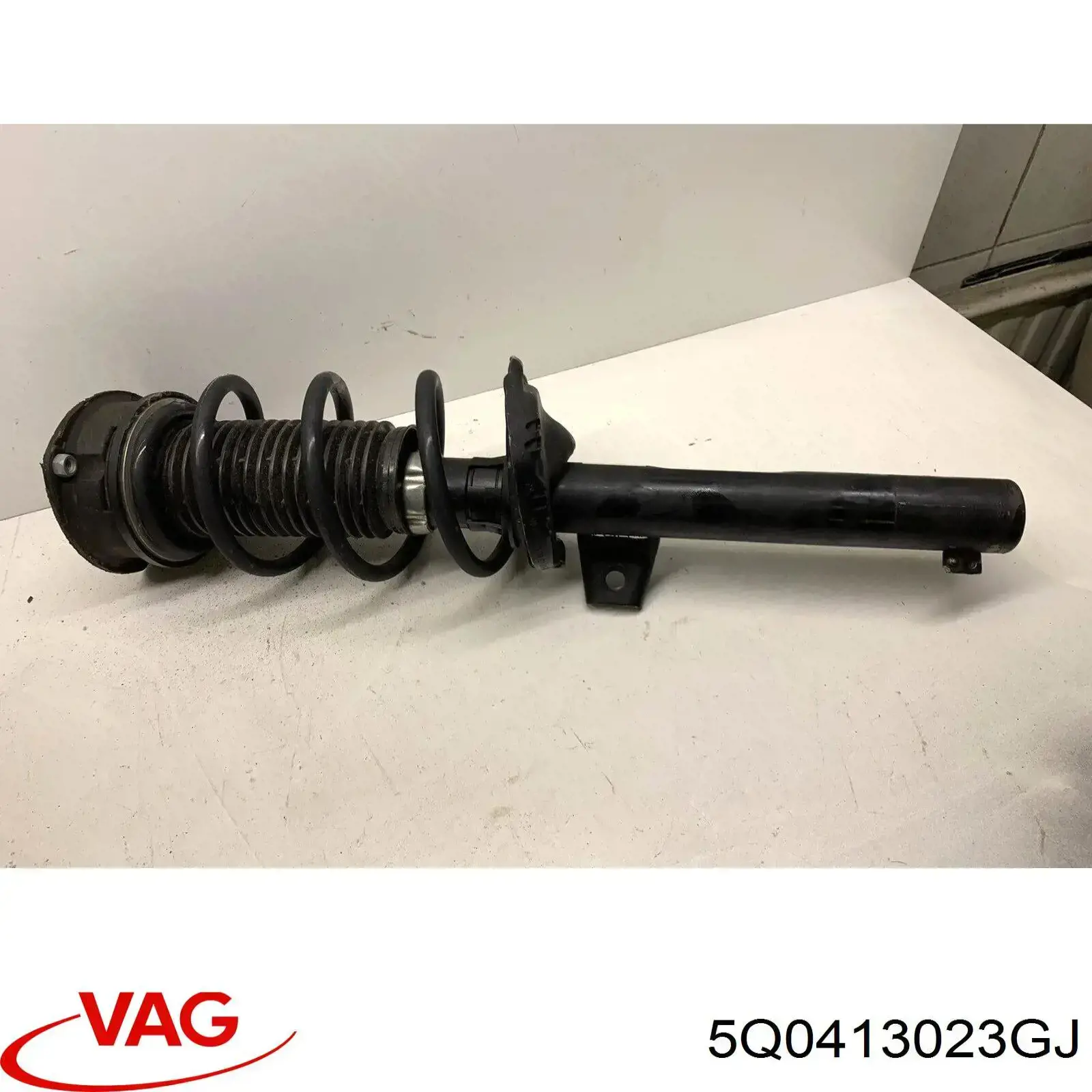 5Q0413023GJ VAG Amortyzator przedni