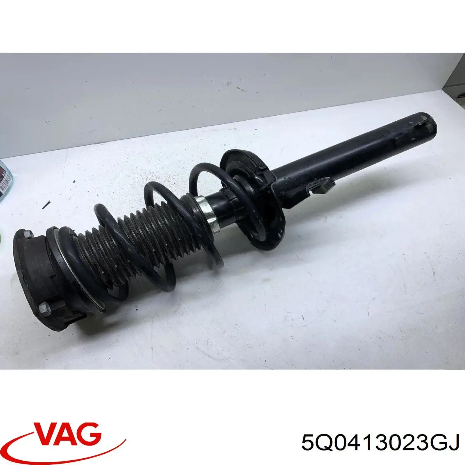 Amortyzator przedni VAG 5Q0413023GJ cena, od 53,24 USD