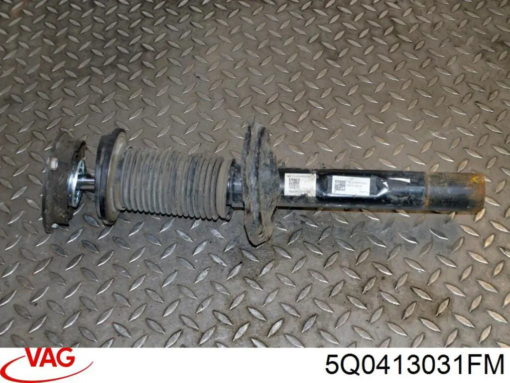 Amortyzator przedni 5Q0413031FM VAG