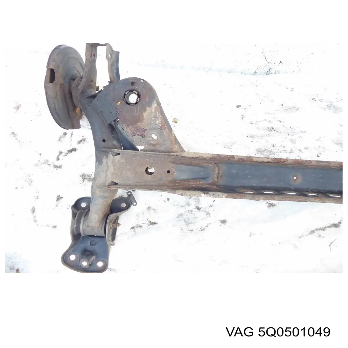 Do koszyka 5Q0501049 VAG Korpus osi tylnej