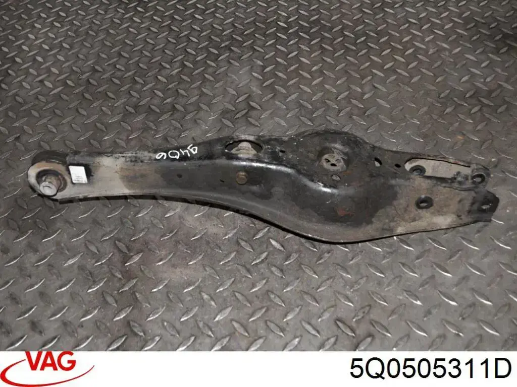 Do koszyka 5Q0505311D VAG Wahacz zawieszenia tylnego dolny lewy/prawy