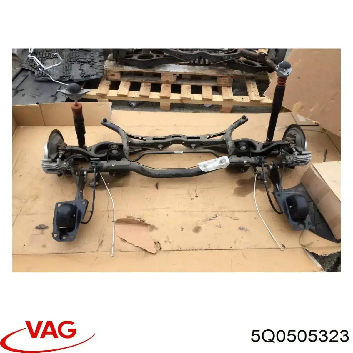5Q0505323 VAG Wahacz zawieszenia tylnego górny lewy/prawy