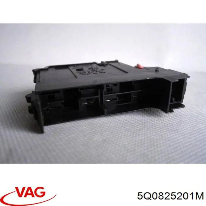 5Q0825201M VAG Osłona podwozia lewa