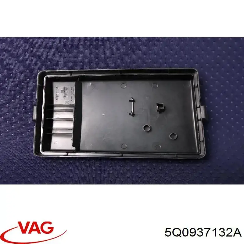 5Q0937132A VAG Pokrywa skrzynki bezpieczników