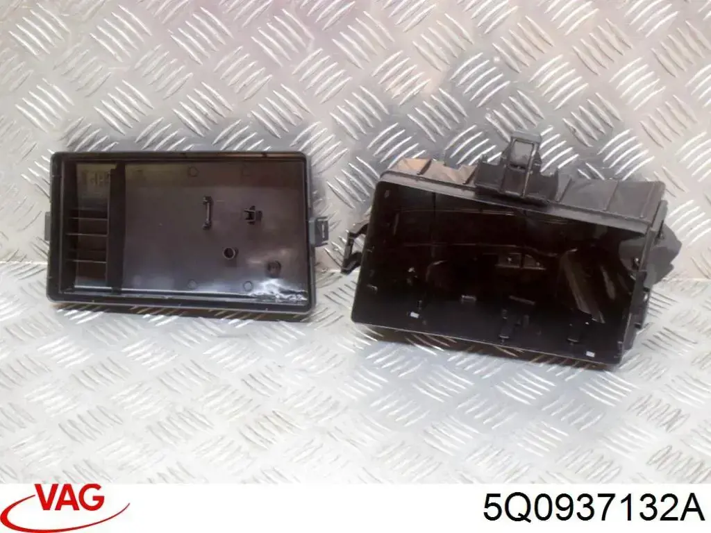 Pokrywa skrzynki bezpieczników VAG 5Q0937132A cena, od 44,27 USD