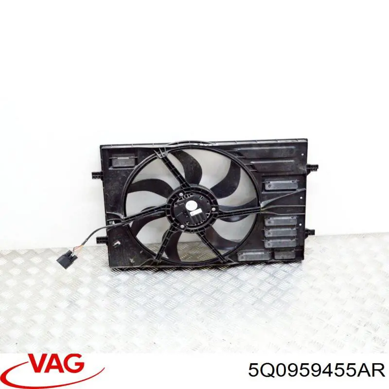 Dyfuzor chłodnicy, w komplecie z silnikiem i wirnikiem VAG 5Q0959455AR cena, od 49,41 USD