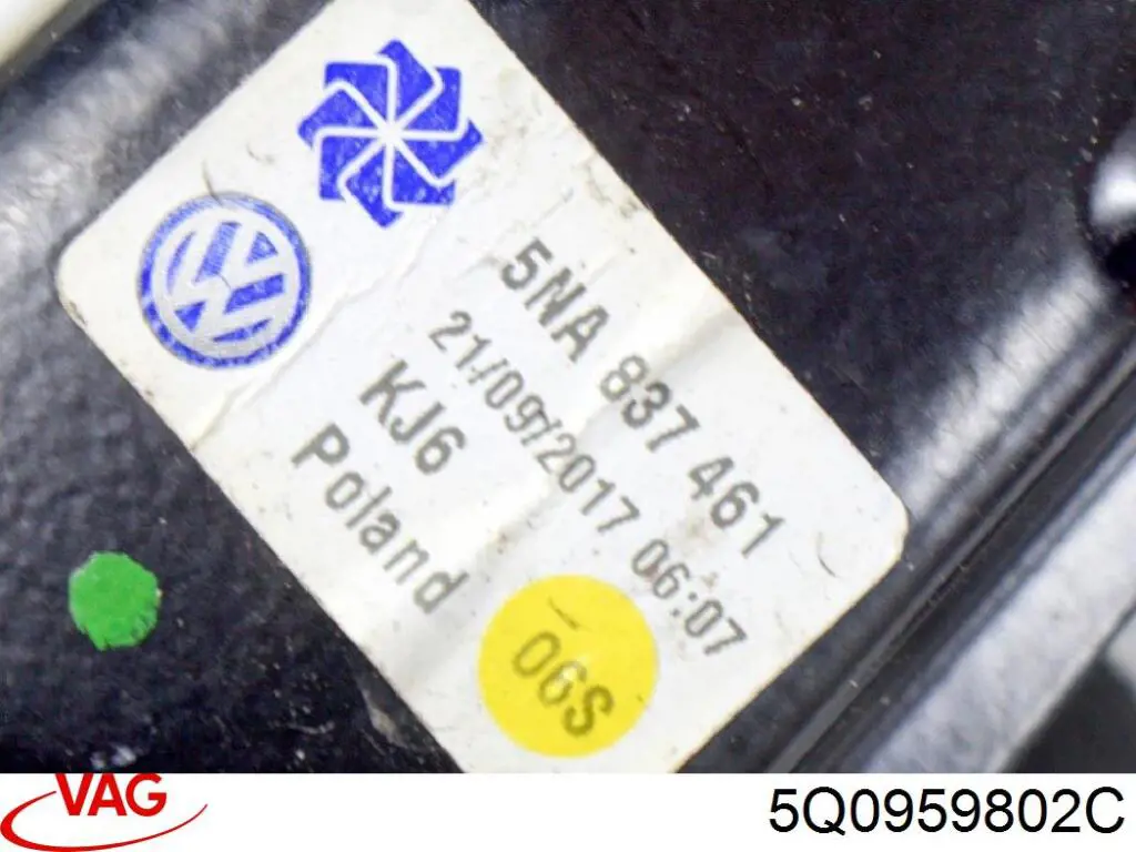 Do koszyka Silniczek podnośnika szyby drzwi przednich lewych Seat Leon IV KL8, KLD