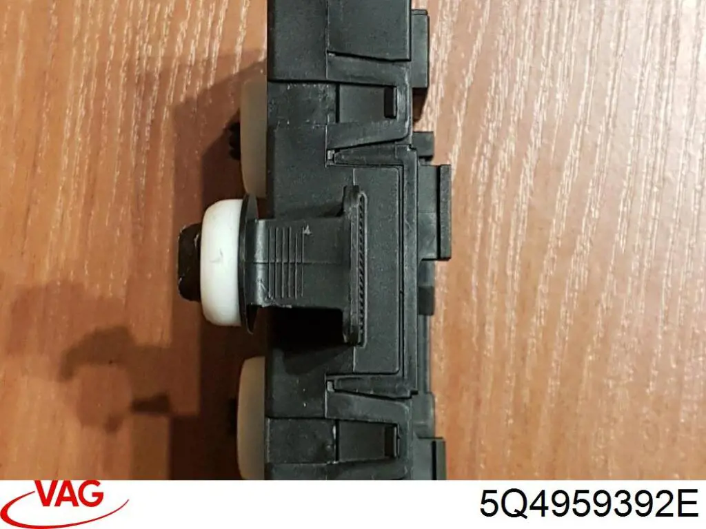 Do koszyka 5Q4959392E VAG Blok komfortu przednich drzwi