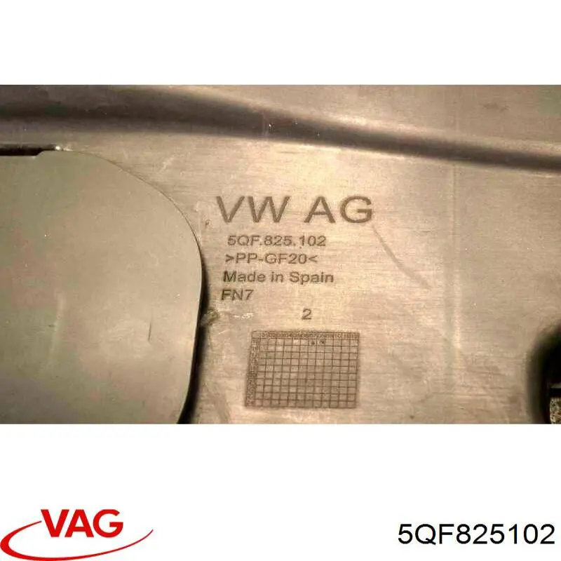 5QF825102 VAG Osłona podwozia tylna prawa