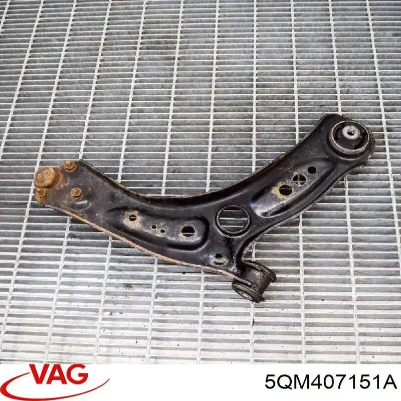 Do koszyka 5QM407151A VAG Wahacz zawieszenia przedniego dolny lewy