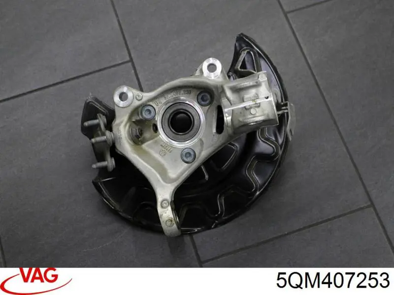 Do koszyka 5Q0407253B VAG Czop (zwrotnica) przedni lewy