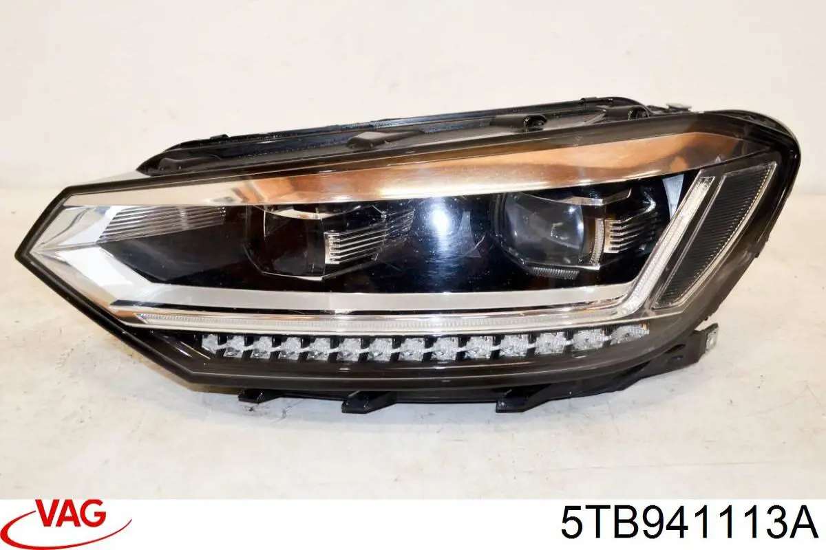 Reflektor lewy VAG 5TB941113A cena, od 579,46 USD