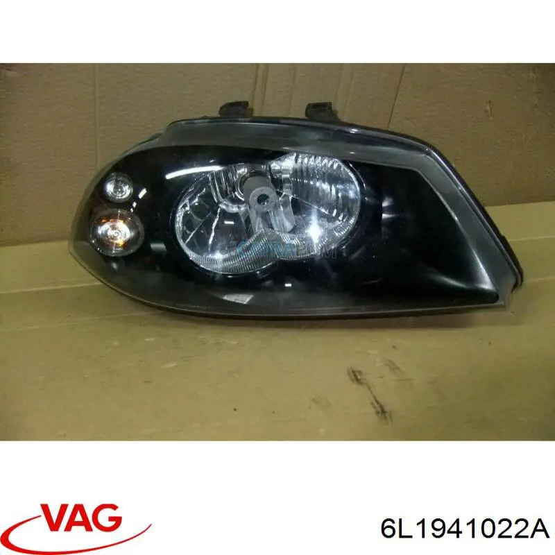 6L1941022A VAG Reflektor prawy