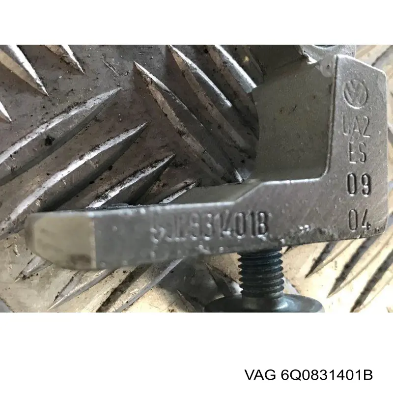Zawias drzwi przednich lewych VAG 6Q0831401B cena, od 99,64 USD
