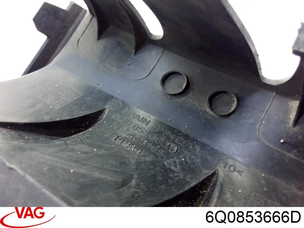 Kratka zderzaka przedniego prawa VAG 6Q0853666D cena, od 12,74 USD