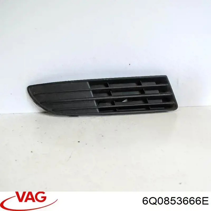 Do koszyka 6Q0853666E VAG Zaślepka (kratka) lamp przeciwmgielnych zderzaka przedniego prawa