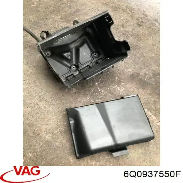 Skrzynka bezpieczników VAG 6Q0937550F cena, od 56,18 USD