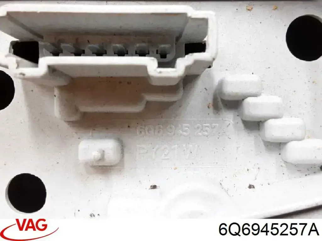 6Q6945257A VAG Gniazdo lampy zespolonej tylnej