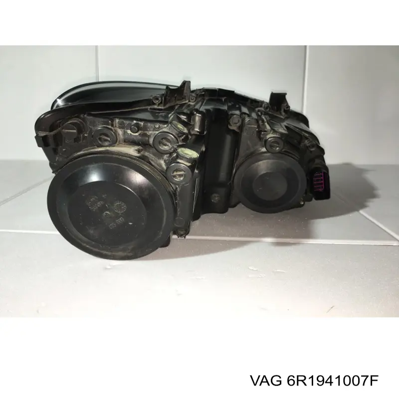 Reflektor lewy VAG 6R1941007F cena, od 248,59 USD