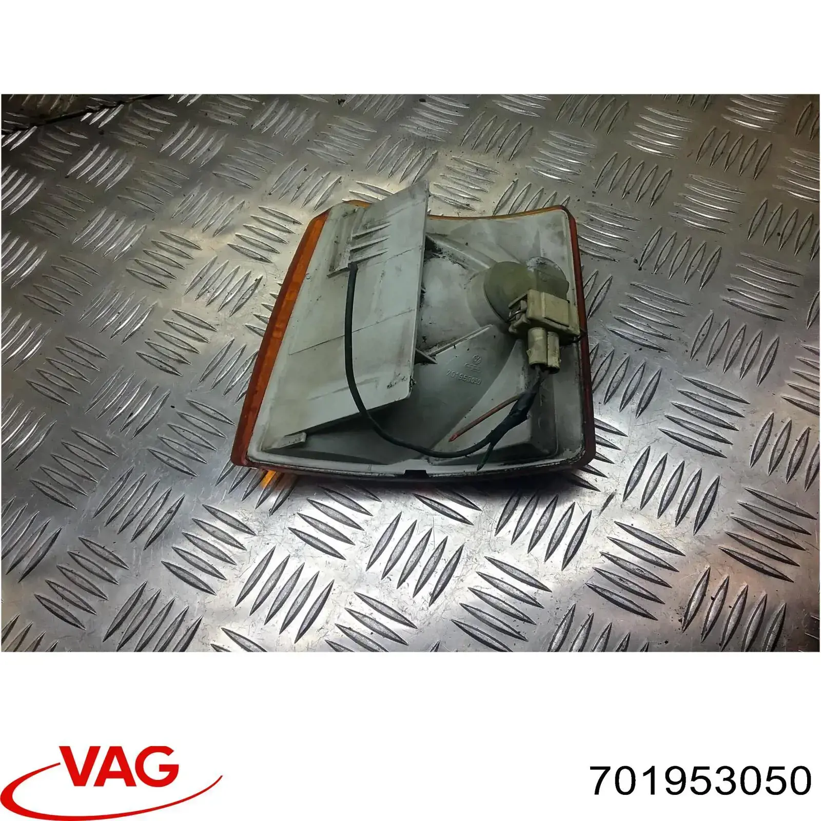 Kierunkowskaz prawy 701953050 VAG