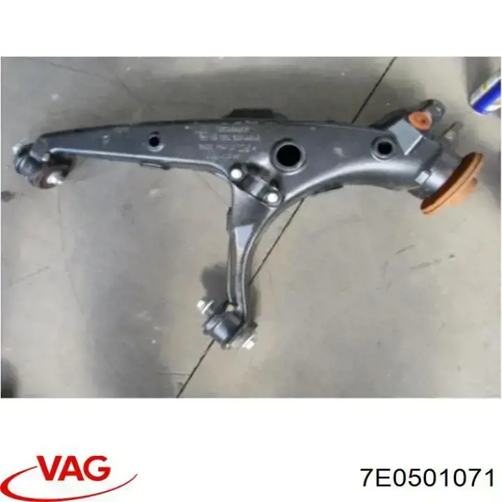 7E0501071 VAG Wahacz zawieszenia tylnego dolny lewy