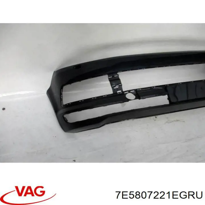 7E5807221EGRU VAG Zderzak przedni