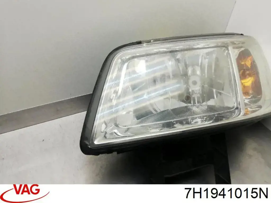 Reflektor lewy VAG 7H1941015N cena, od 122,58 USD