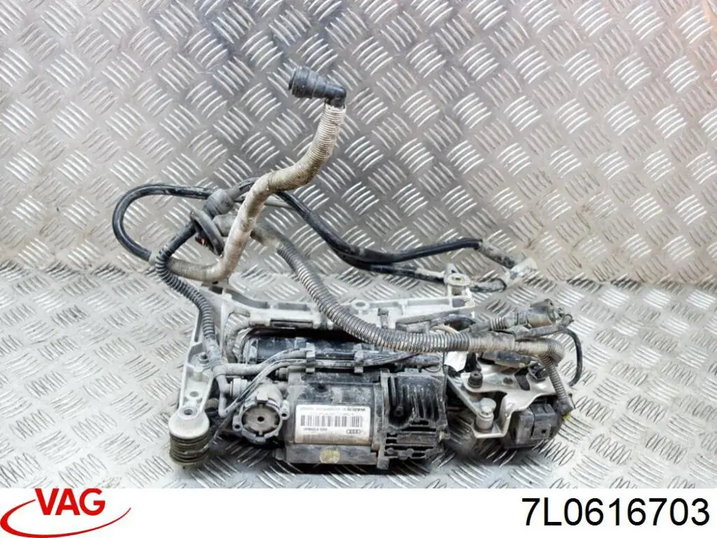 Króciec wentylacji kadłuba (separatora oleju) VAG 7L0616703 cena, od 327,83 USD