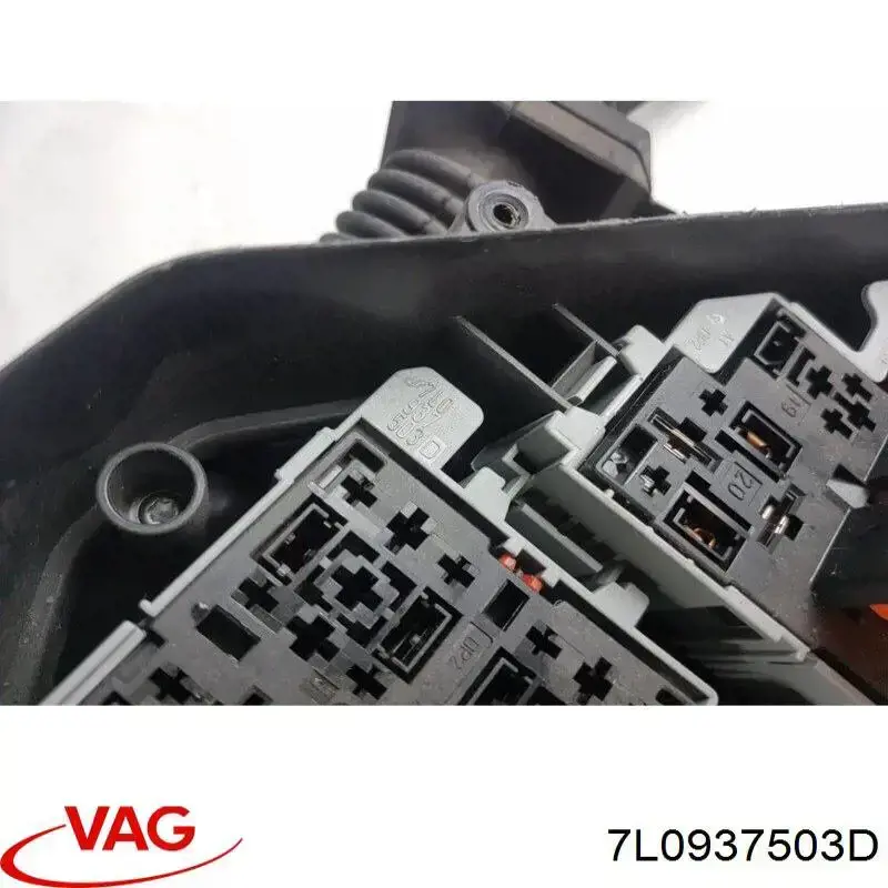 Skrzynka bezpieczników Volkswagen Touareg I SUV (7LA, 7L6, 7L7) (2002 - 2010) cena, od 87,18 USD