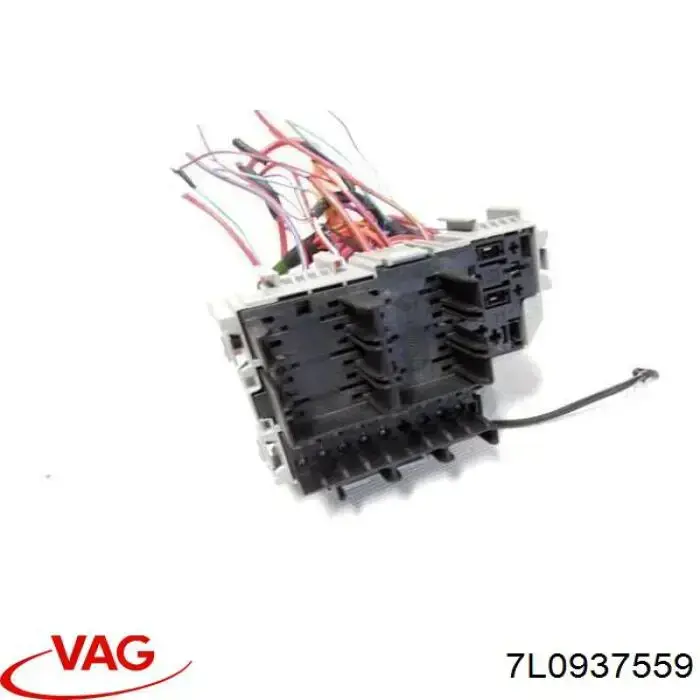  Skrzynka bezpieczników Volkswagen Touareg 1