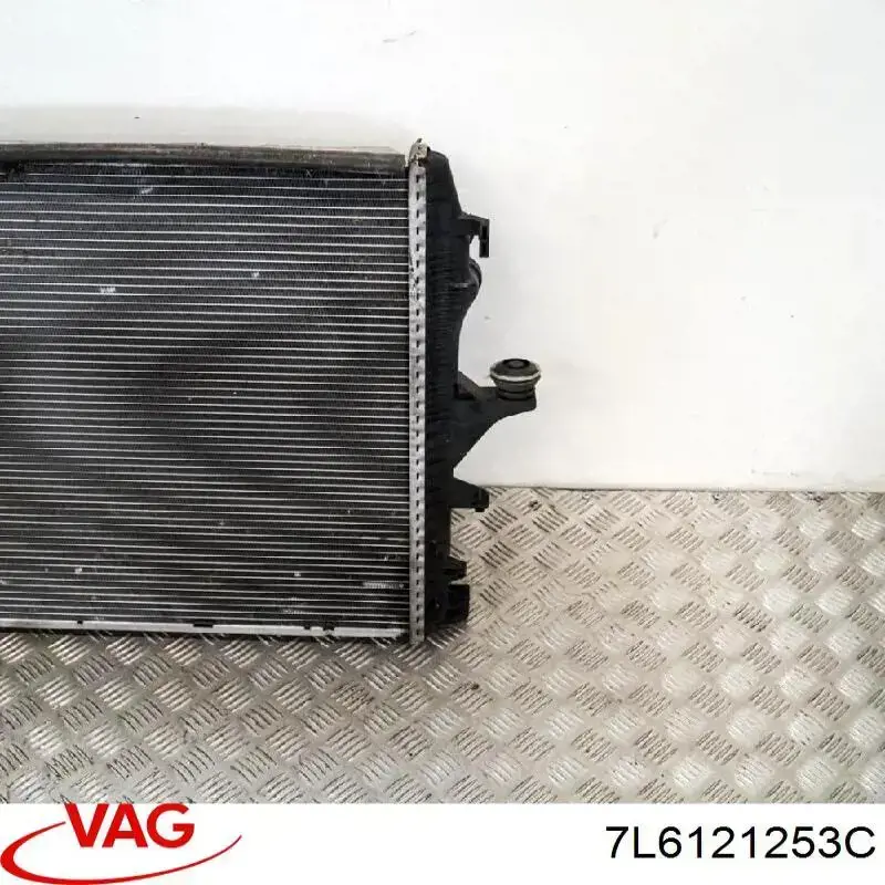 Chłodnica silnika VAG 7L6121253C cena, od 103,86 USD