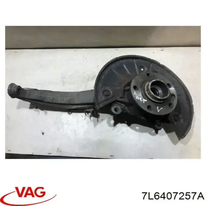 7L6407257A VAG Czop (zwrotnica) przedni lewy