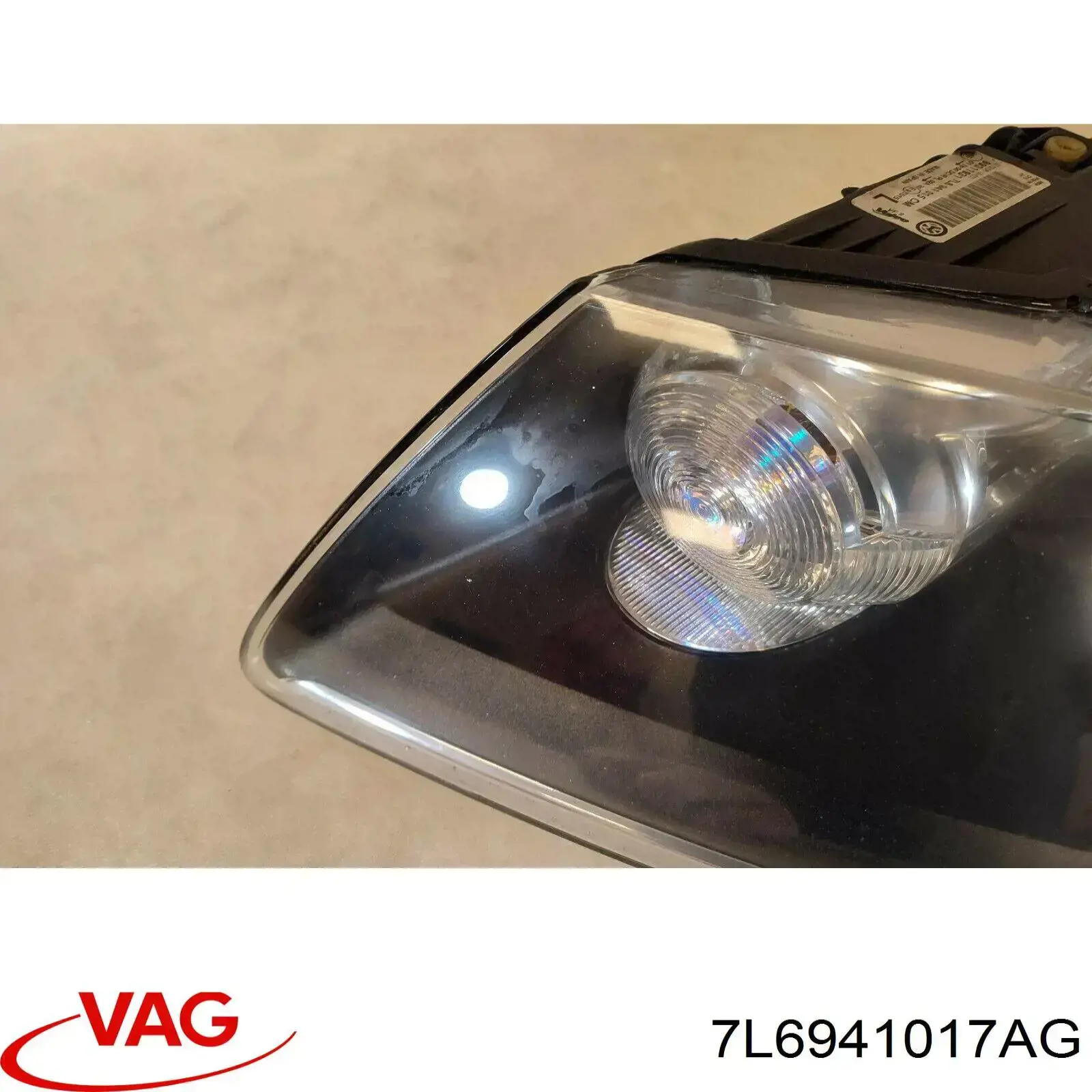 Do koszyka 7L6941017AG VAG Reflektor lewy