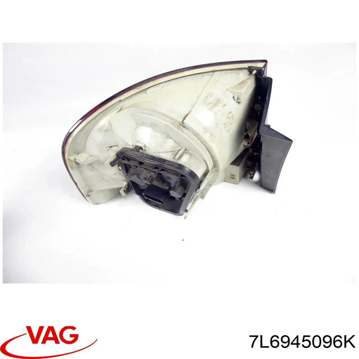 Lampa zespolona tylna prawa zewnętrzna VAG 7L6945096K cena, od 80,02 USD