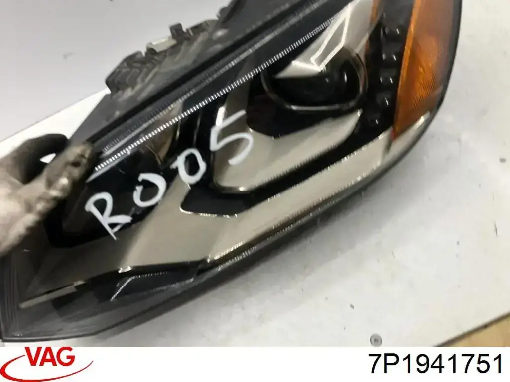 Reflektor lewy VAG 7P1941751 cena, od 50,00 USD