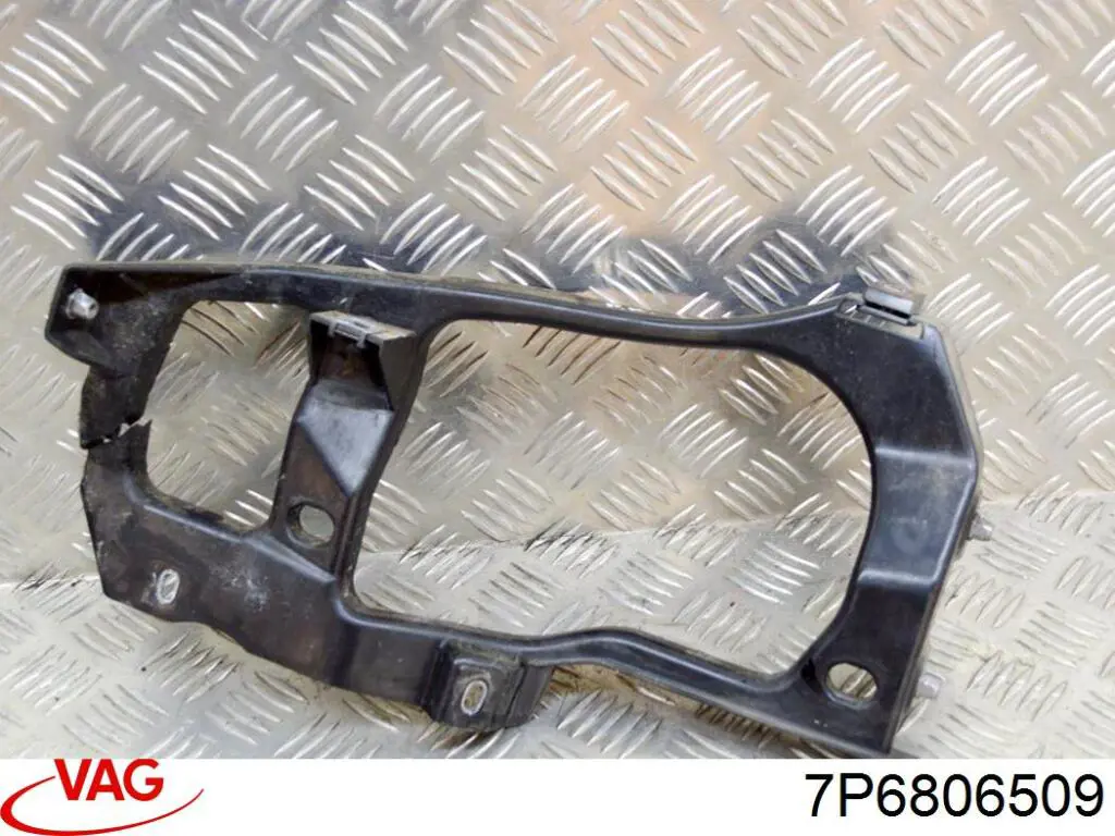 Wsponik (adapter) mocowania reflektora przedniego lewego VAG 7P6806509 cena, od 55,34 USD