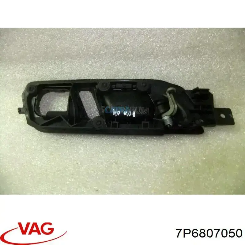 7P6807050 VAG Prowadnica zderzaka przedniego prawa